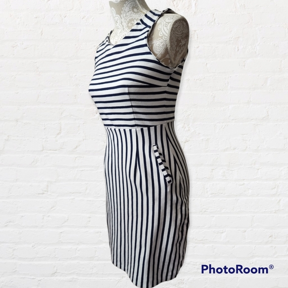 Old Navy striped sleeveless A-line dress size XS - Picture 3 of 8